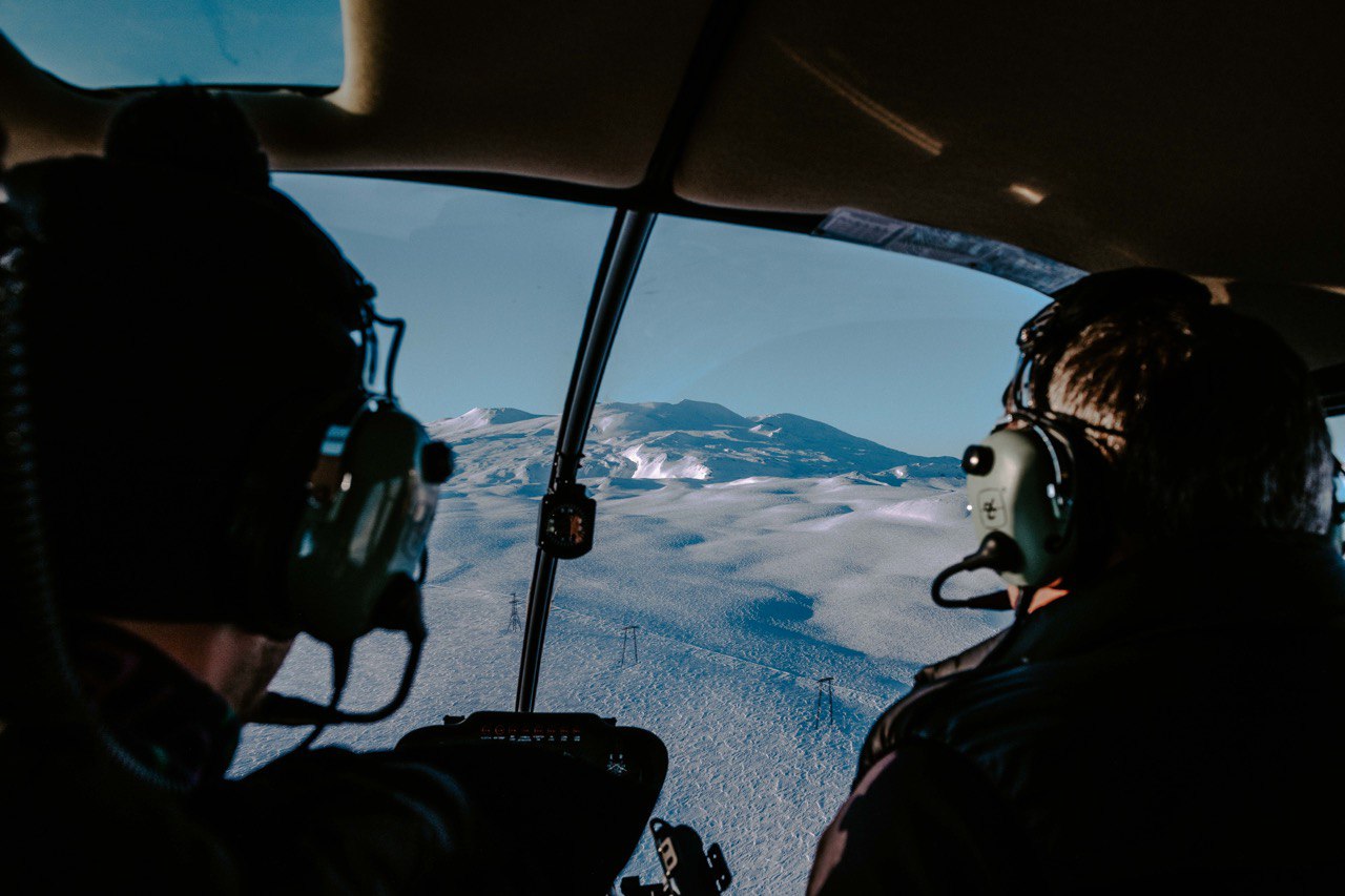 Индивидуальные вертолетные экскурсии по Камчатке облет вулканов на вертолете Мутновский Горелый Вилючинский вулкан Вилючинский водопад
